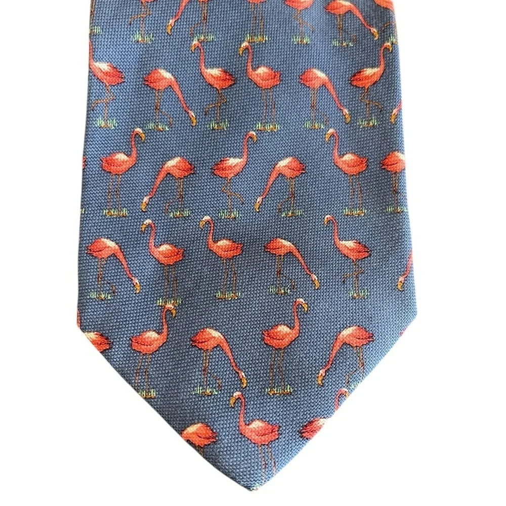 🦩🌴TOMMY BAHAMA Off Island SILK Blue Flamingo Patterned Tie. Awesome!
